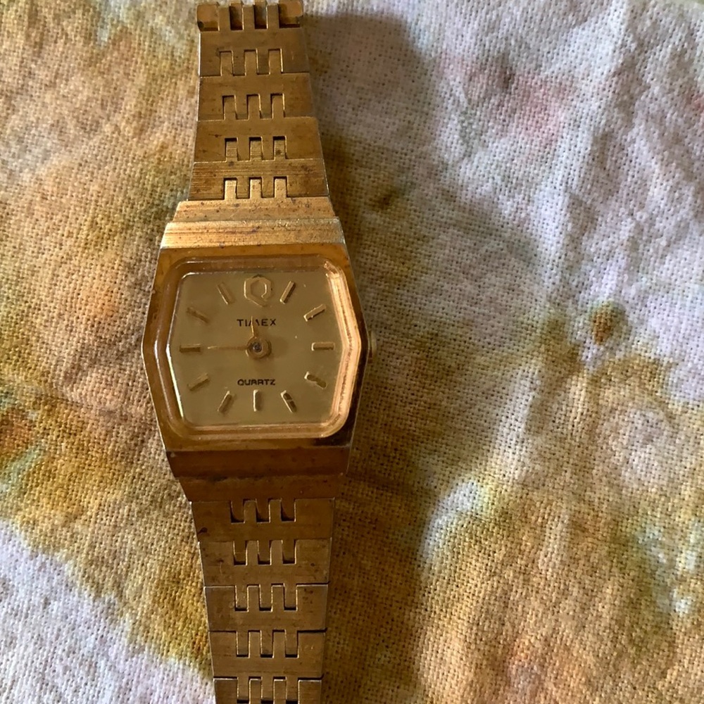 Vintage 80’s Gold Tone Ladies Timex watch